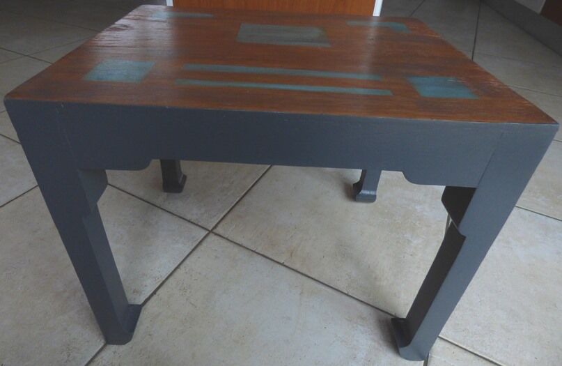 Table basse ou bout de canapé en bois