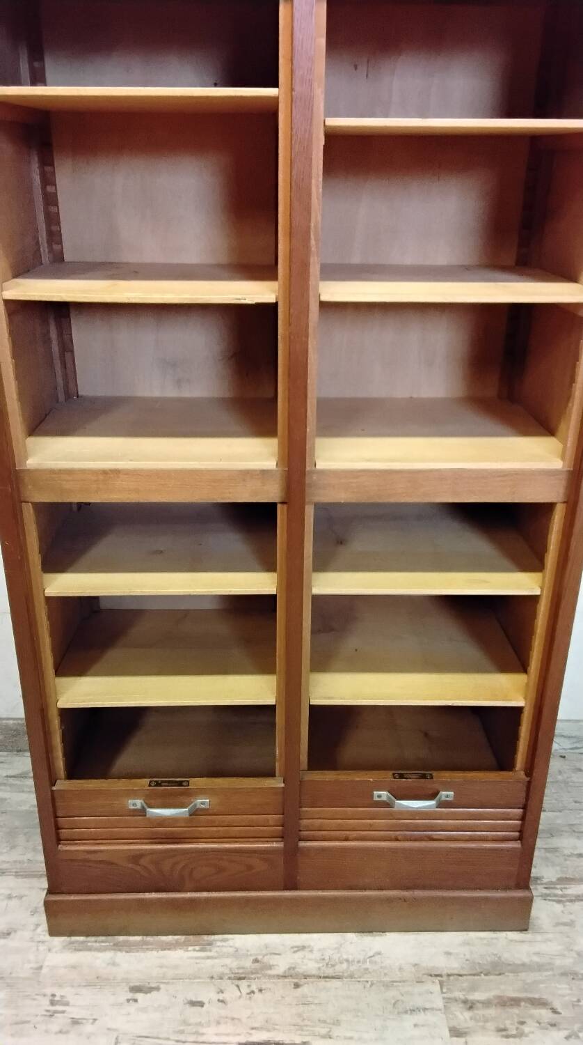 Double curtain cabinet