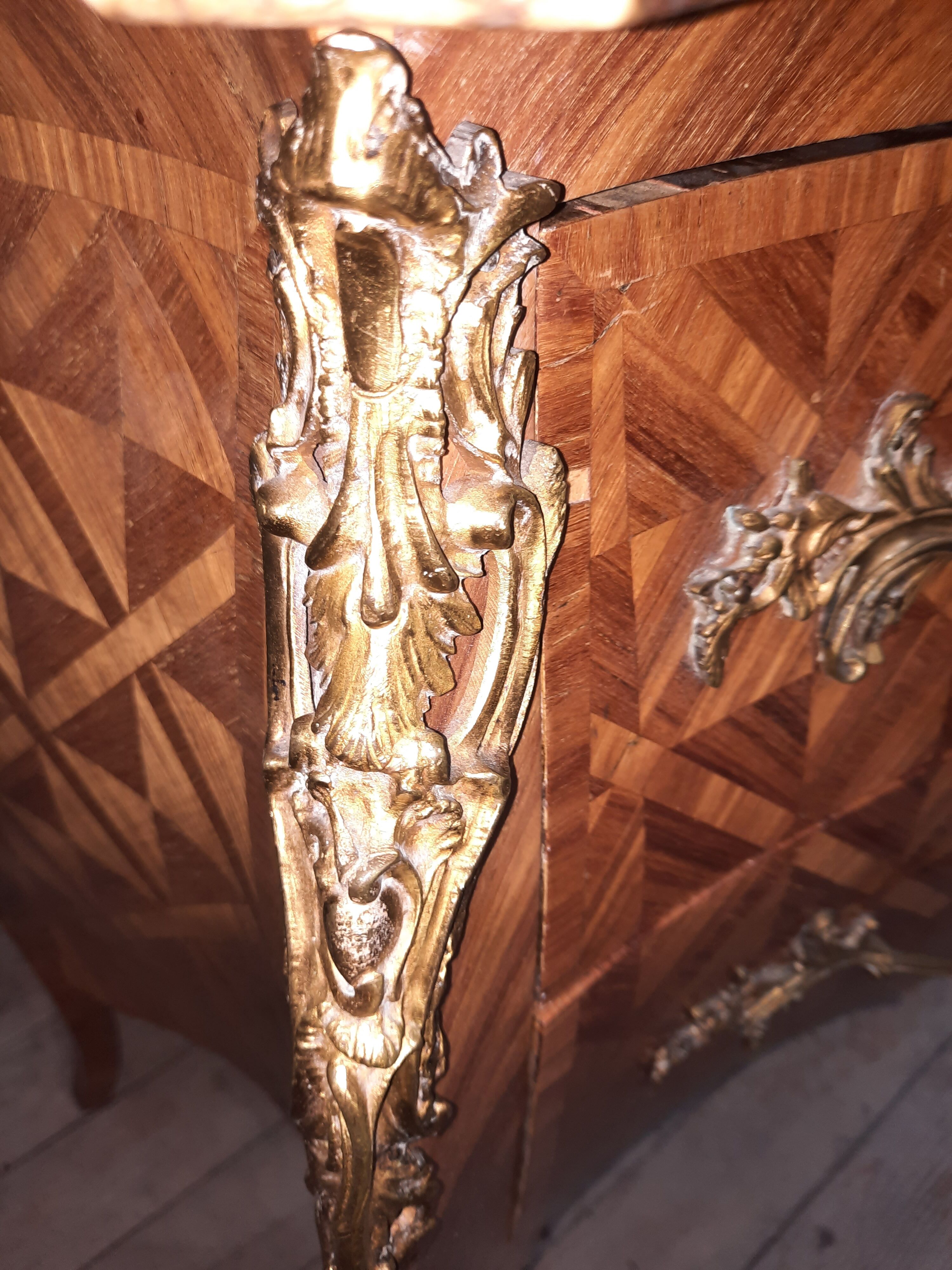 Commode style louis xv estampillée"morreau"