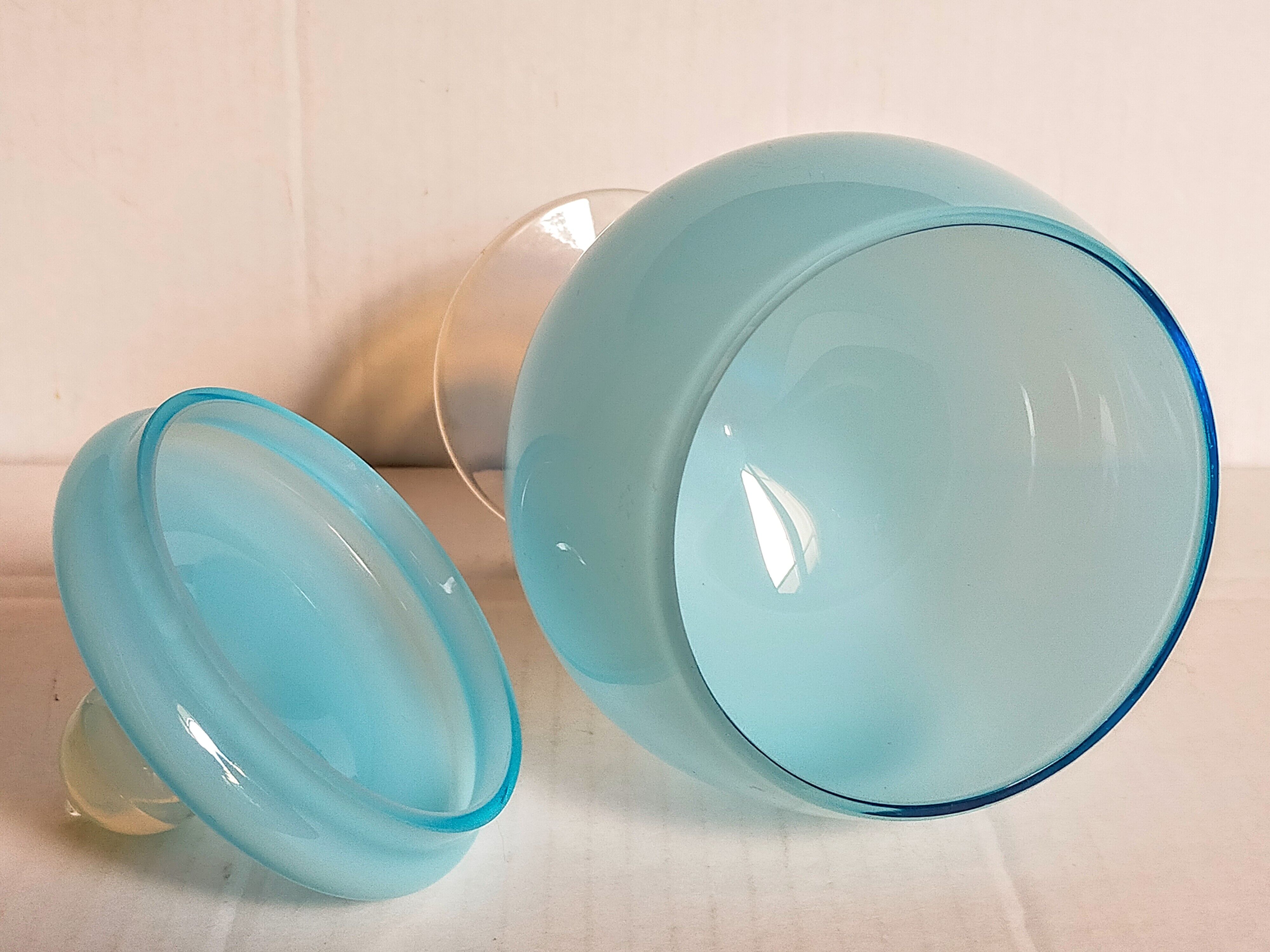 Pot couvert sur pied en opaline de foire vintage