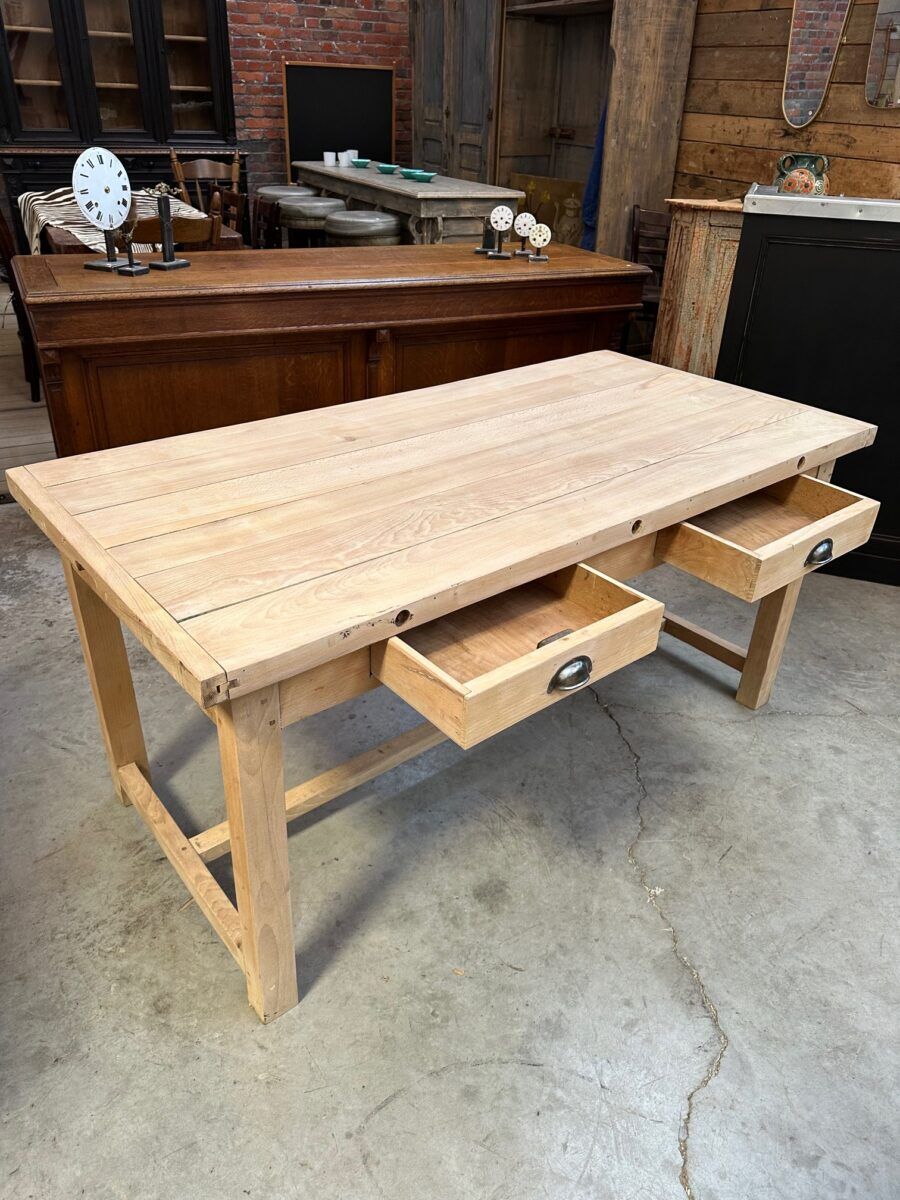 Butcher's table in solid beech wood