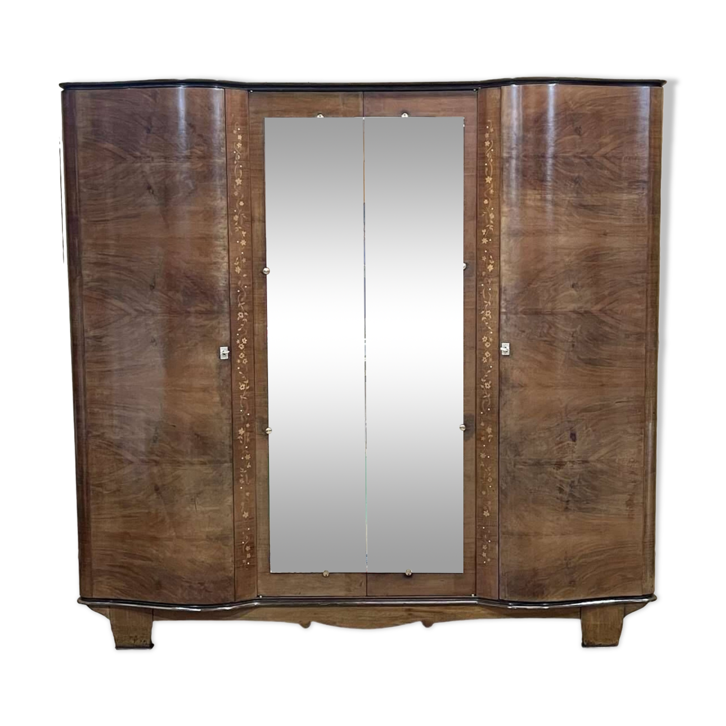 Armoire de chambre Art déco en loupe de noyer, travail des années 1940