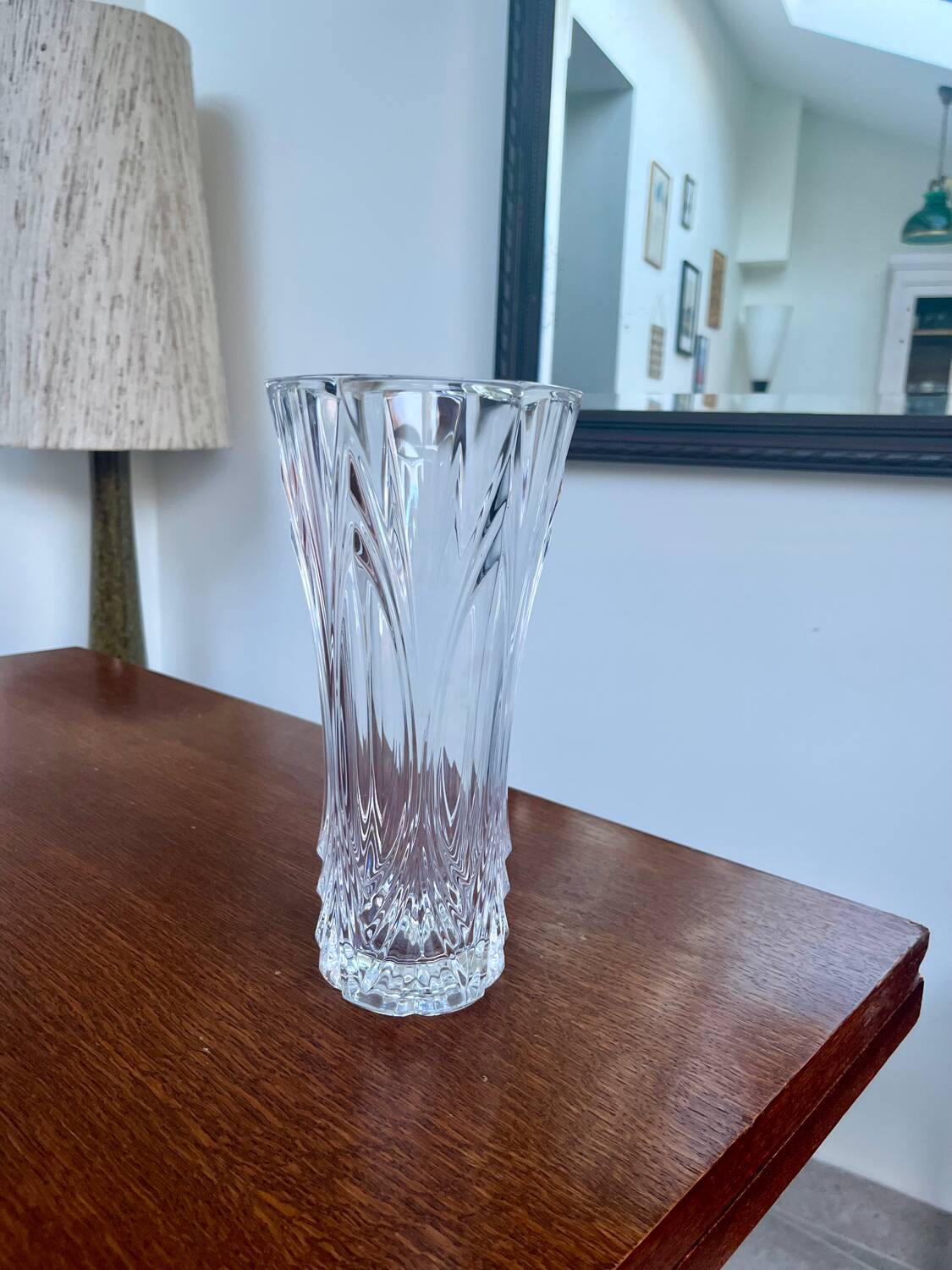 Grand vase torsadé en verre