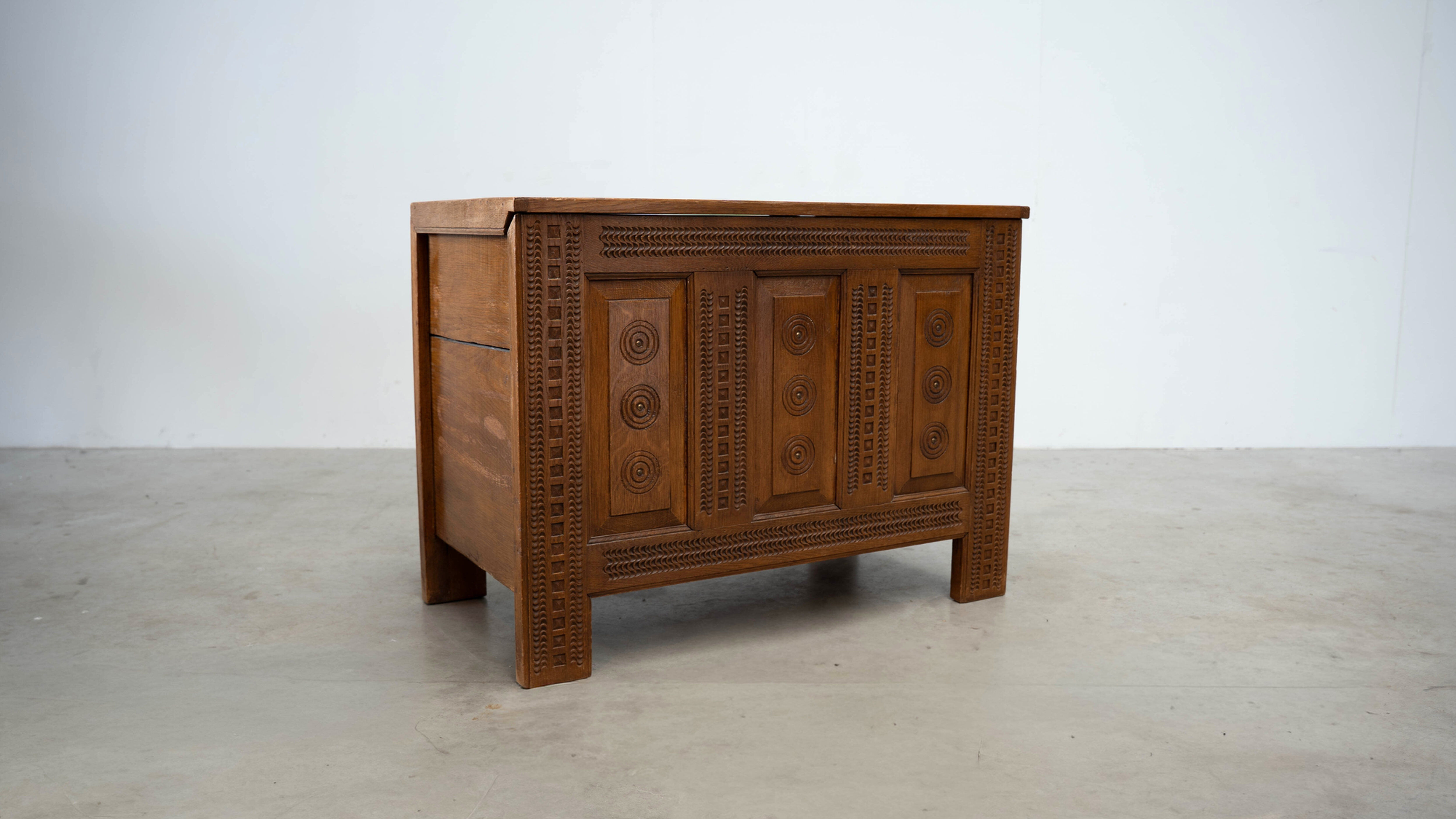 French chest or console