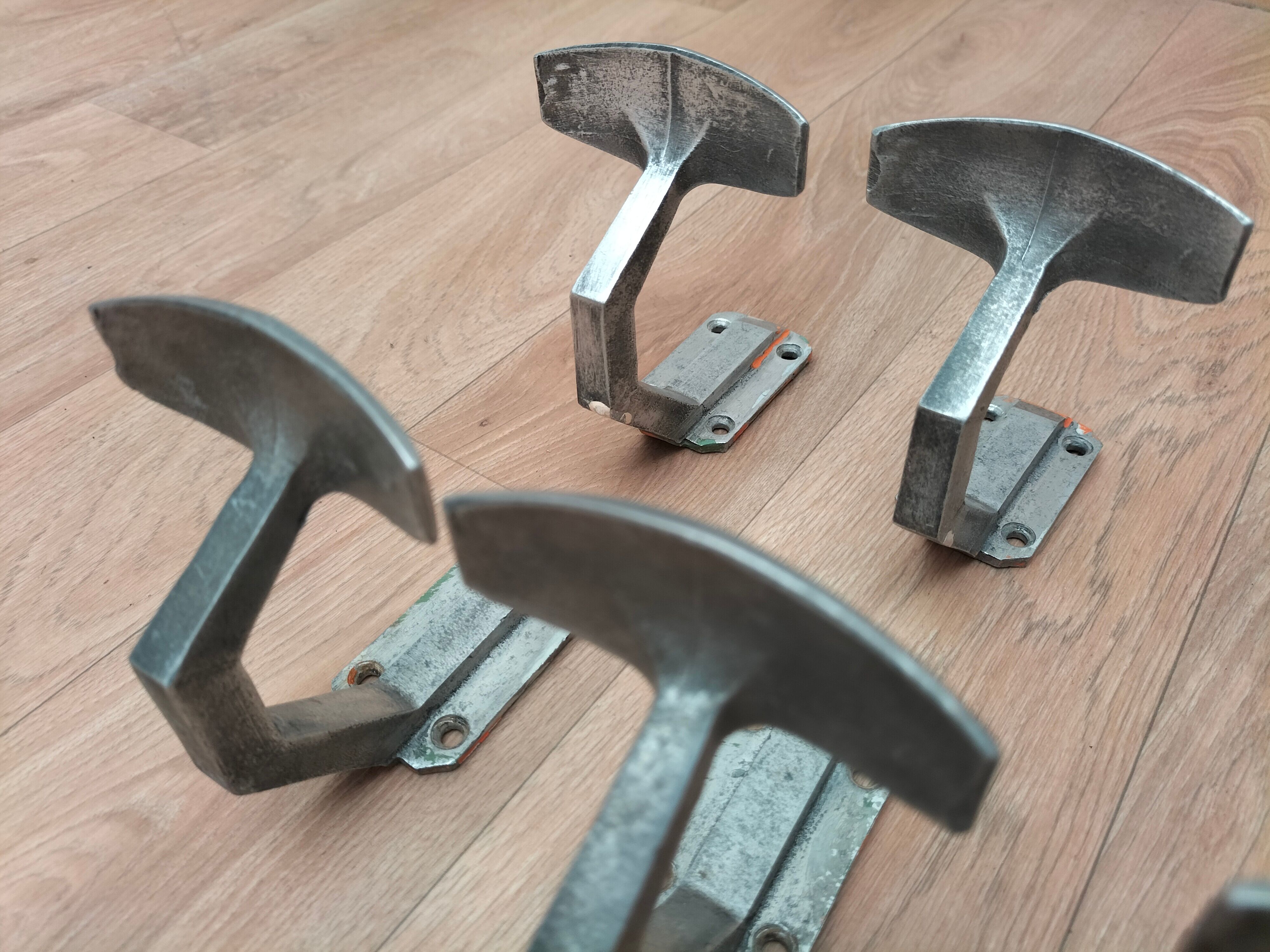 Lot de 16 patères