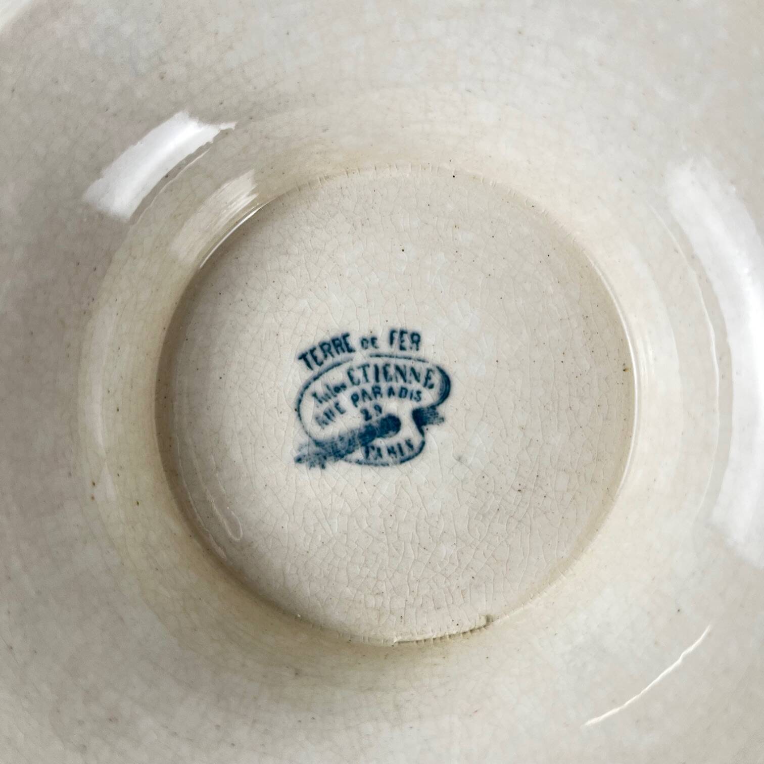 Low fruit bowl in blue iron earth, Jules Etienne, Paris, 19th century.
