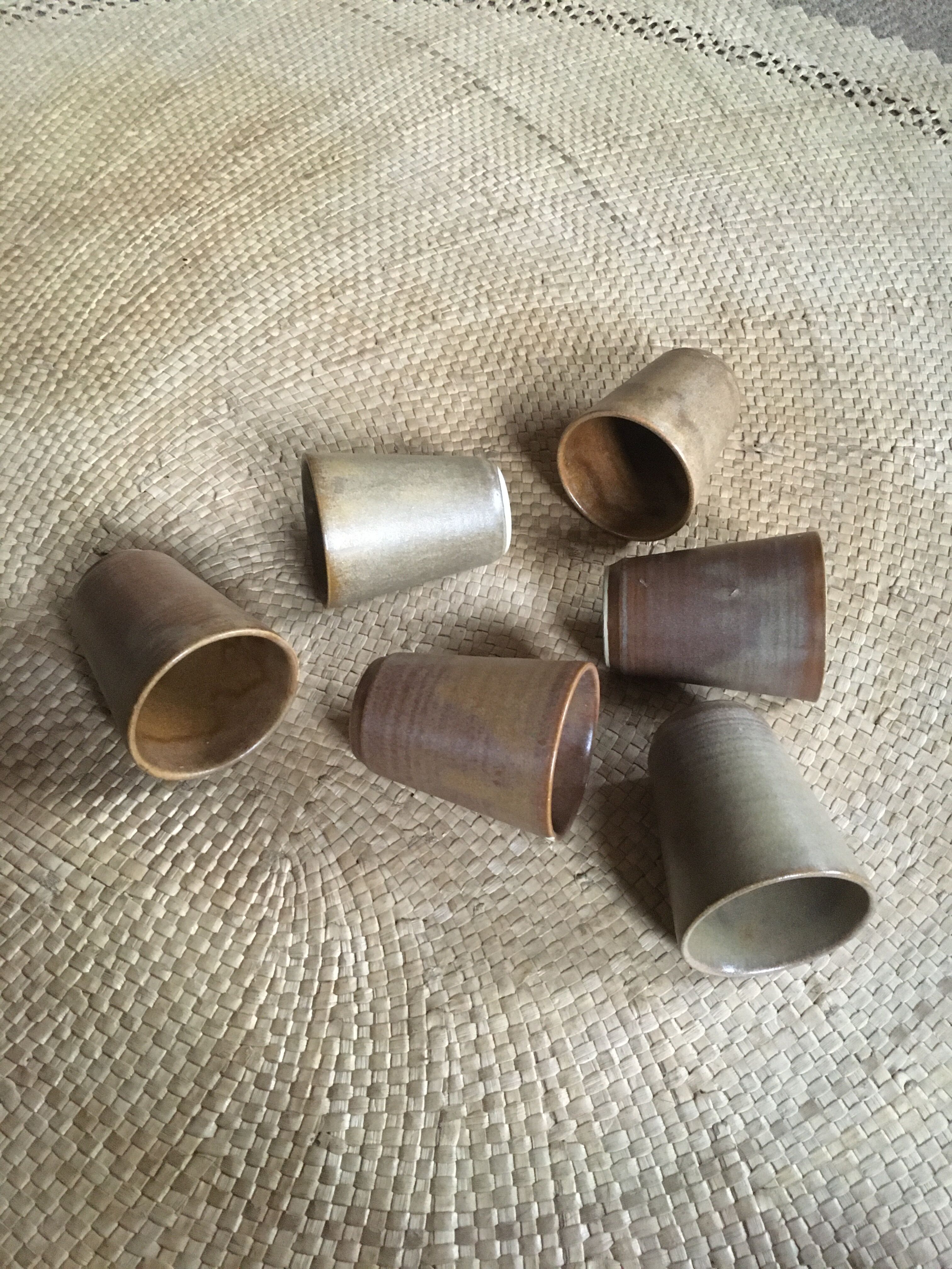 Series of 6 cups of sandstone