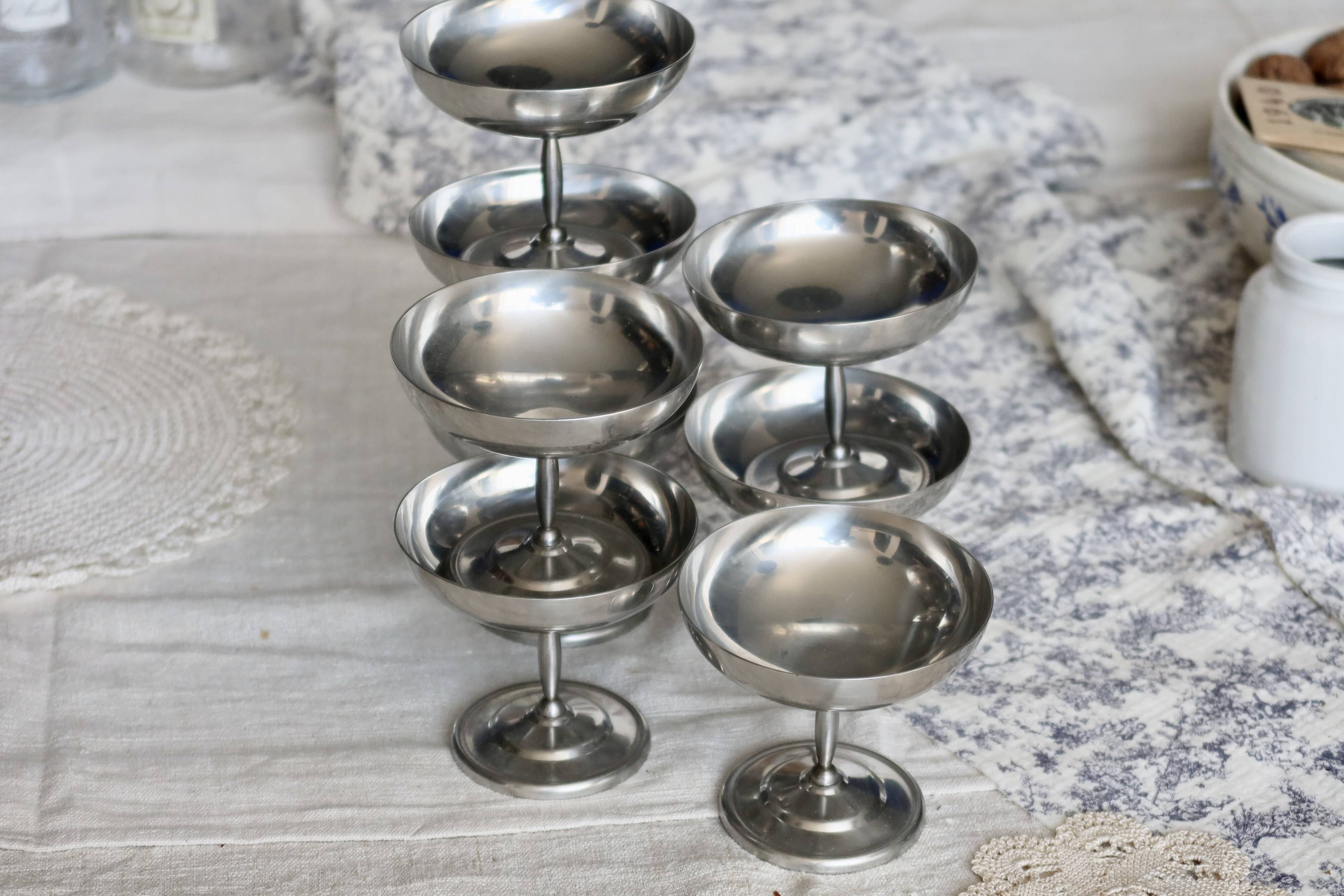 8 ice cream / champagne bowls - Vintage