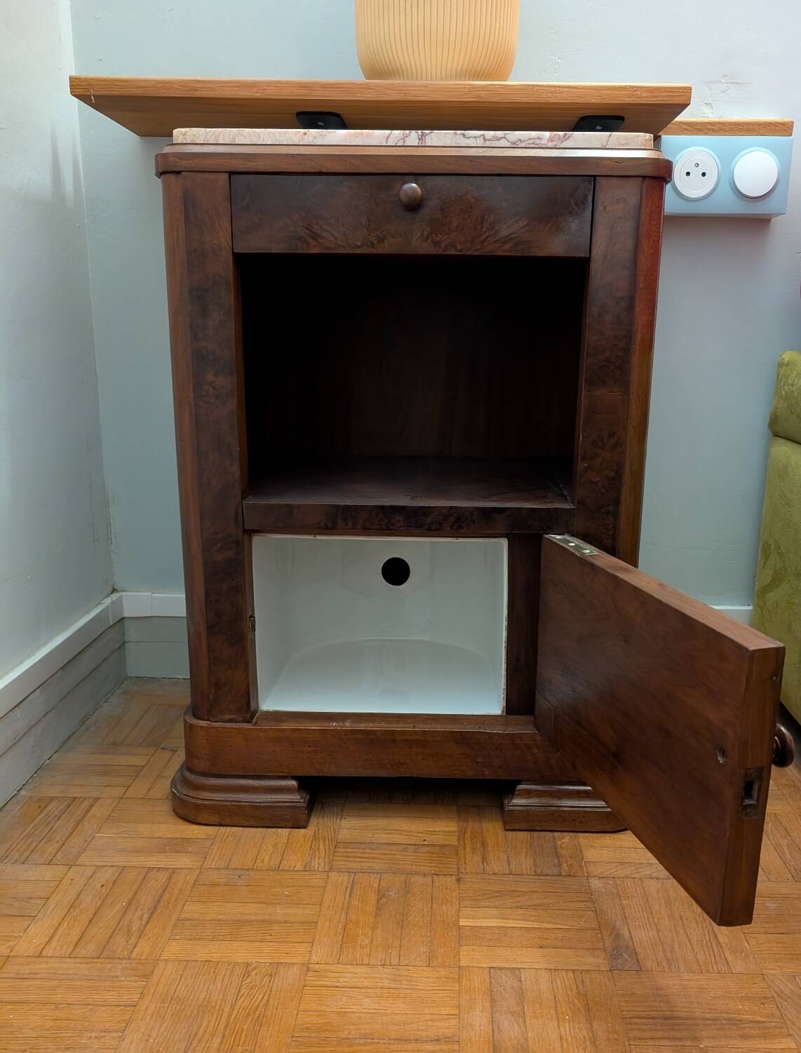 Vintage furniture in solid walnut and marble