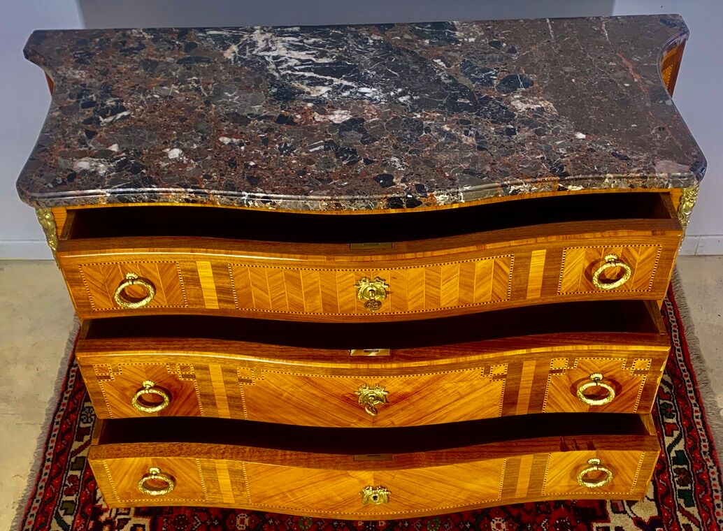Chest of drawers with curved façade, transition style, in veneer of precious wood