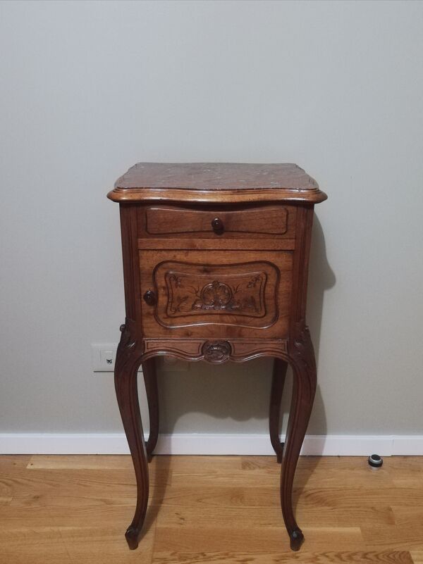 Table de chevet en chêne de style Louis XV