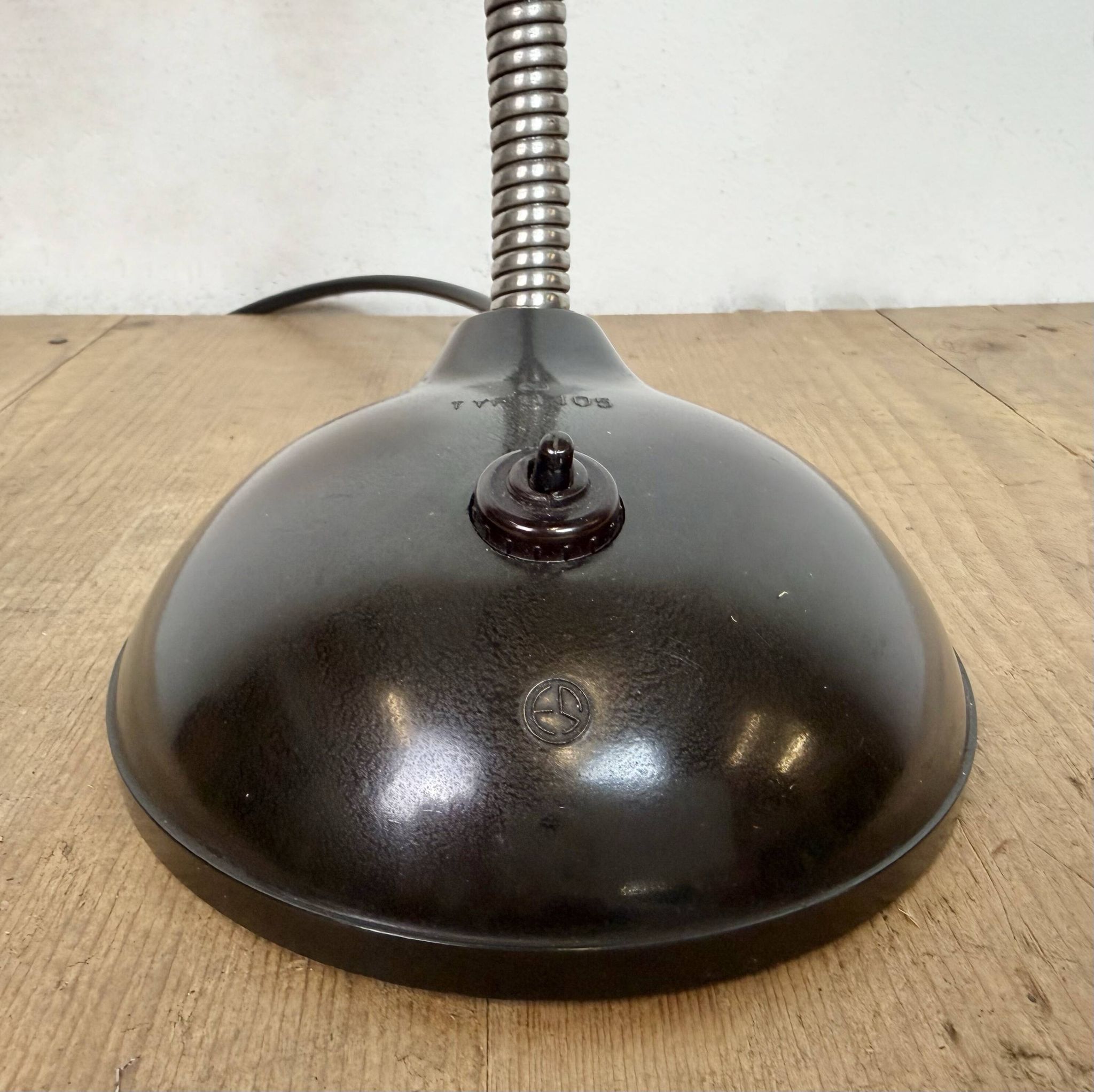 Lampe de table vintage en bakélite marron à col de cygne, années 1950