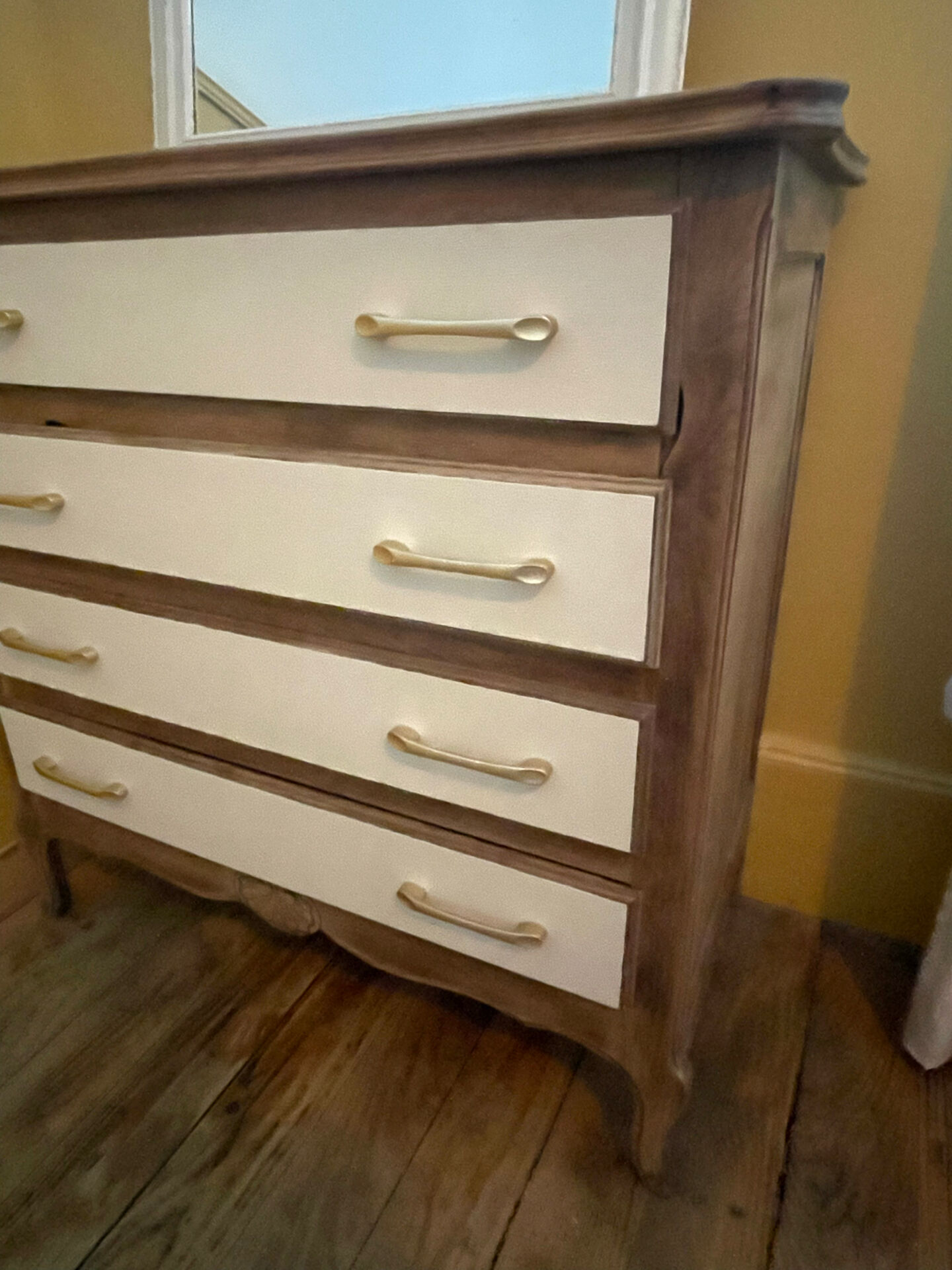 Oak chest of drawers