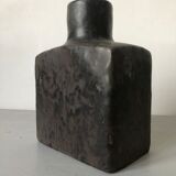 Art pottery of Mobach Holland Cubist vase in black enamelled sandstone