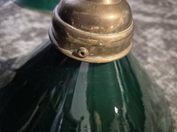 Lampe de billard opaline verte et blanche avec abat-jours en laiton 110-150 cm 3 abat-jours