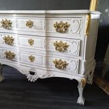 Commode blanche et dorée patinée