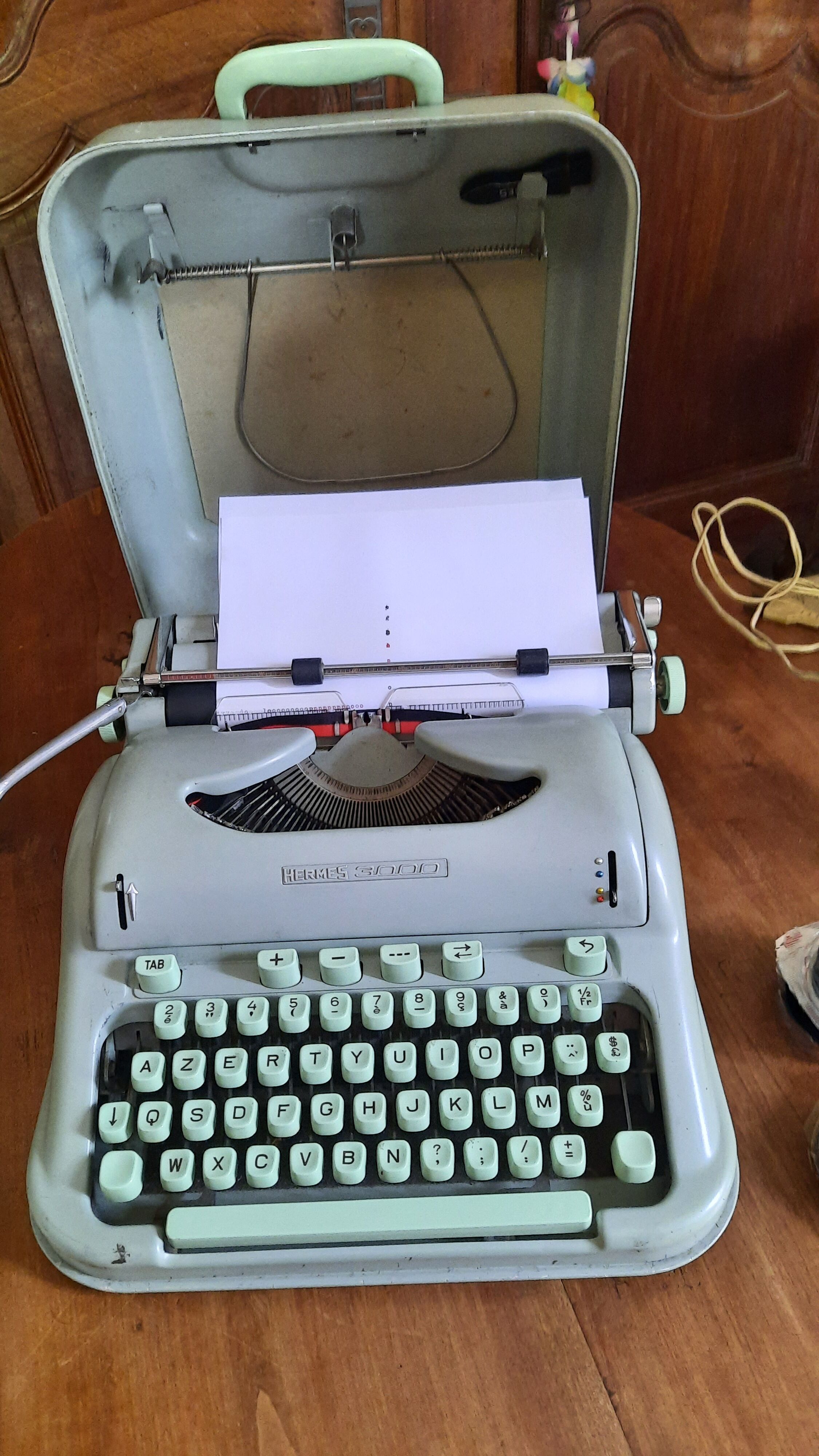 Machine a écrire Hermes 3000