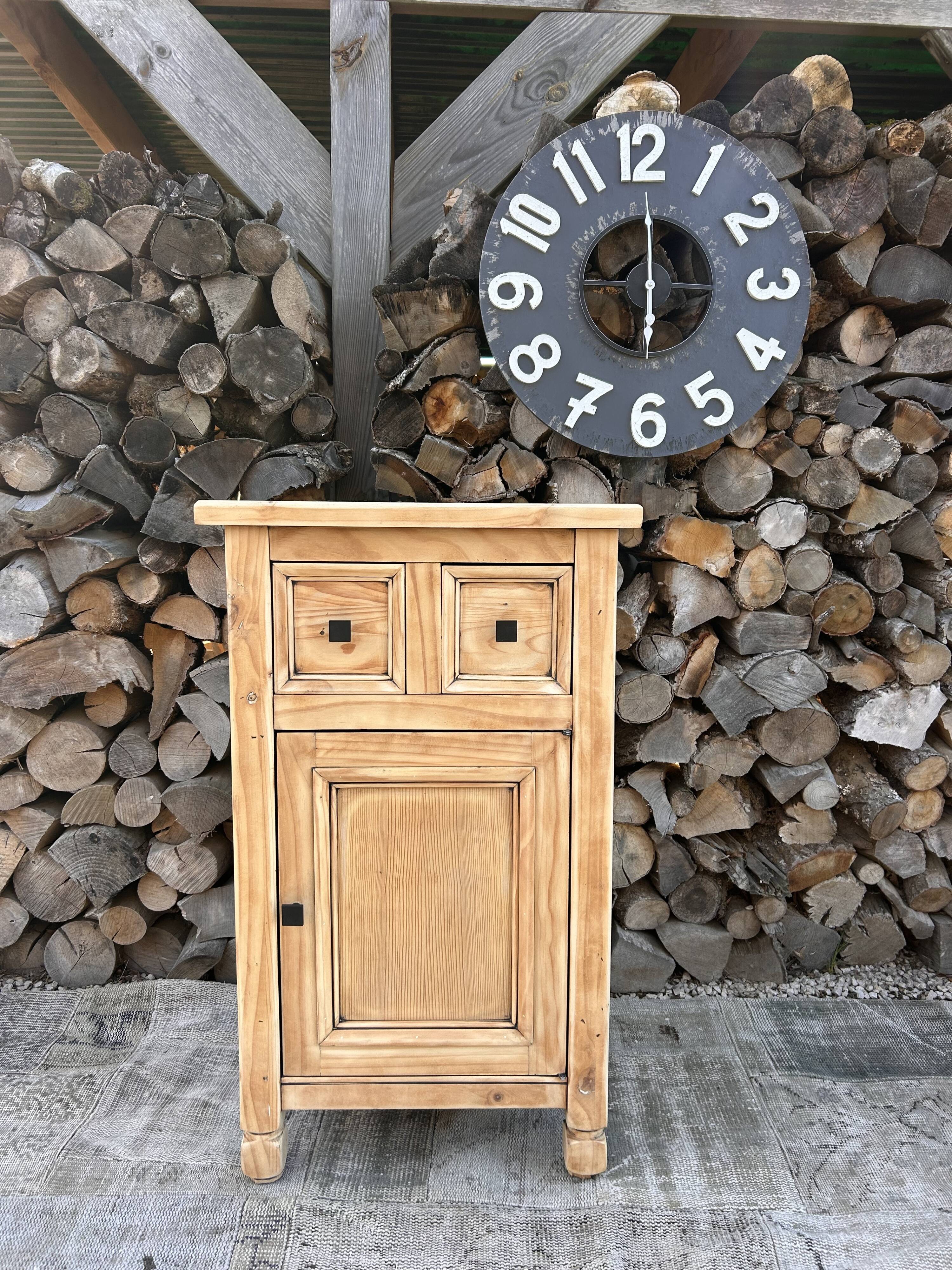 Meuble de rangement ancien bois