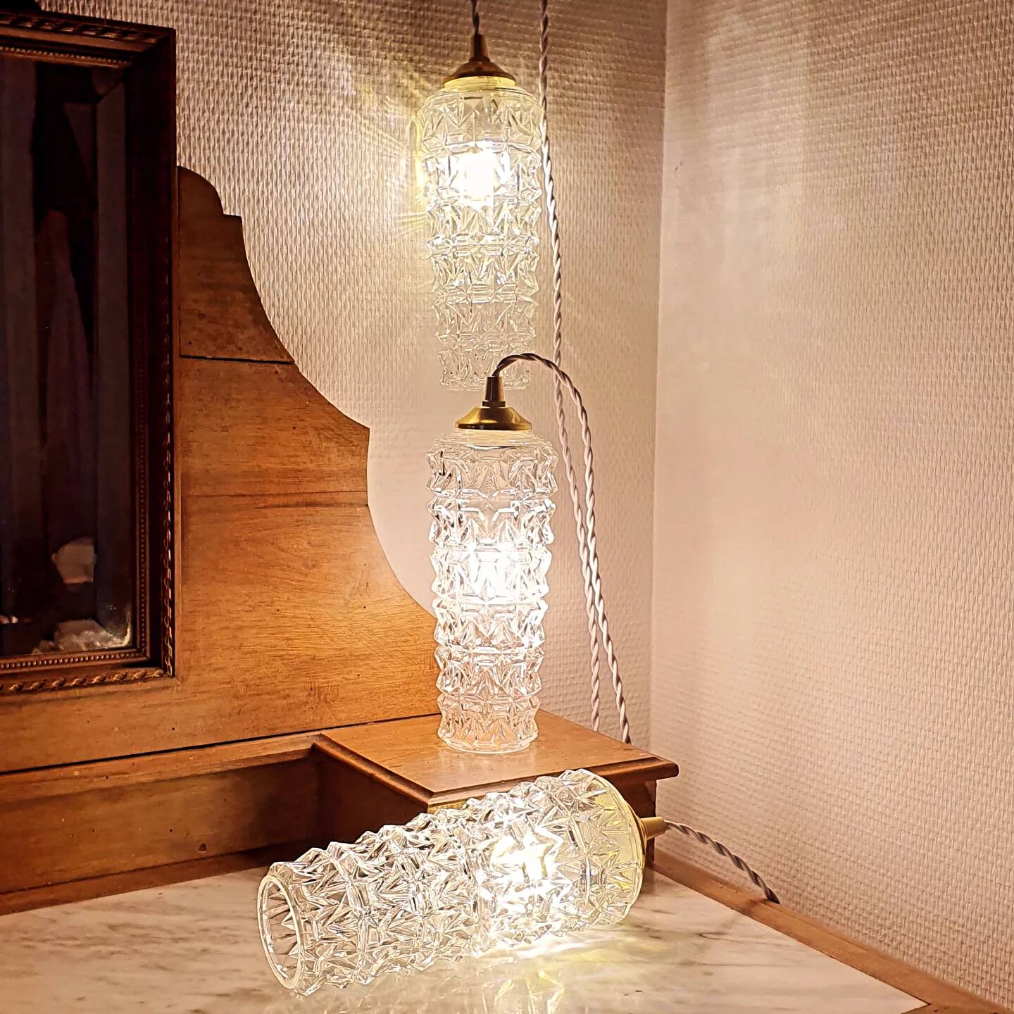 Chiseled glass walking lamp