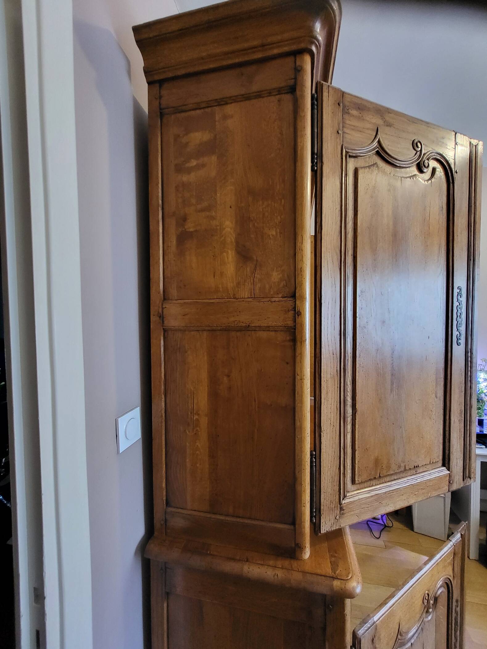 Norman buffet with 2 bodies in solid oak, manufactured by Doudard.