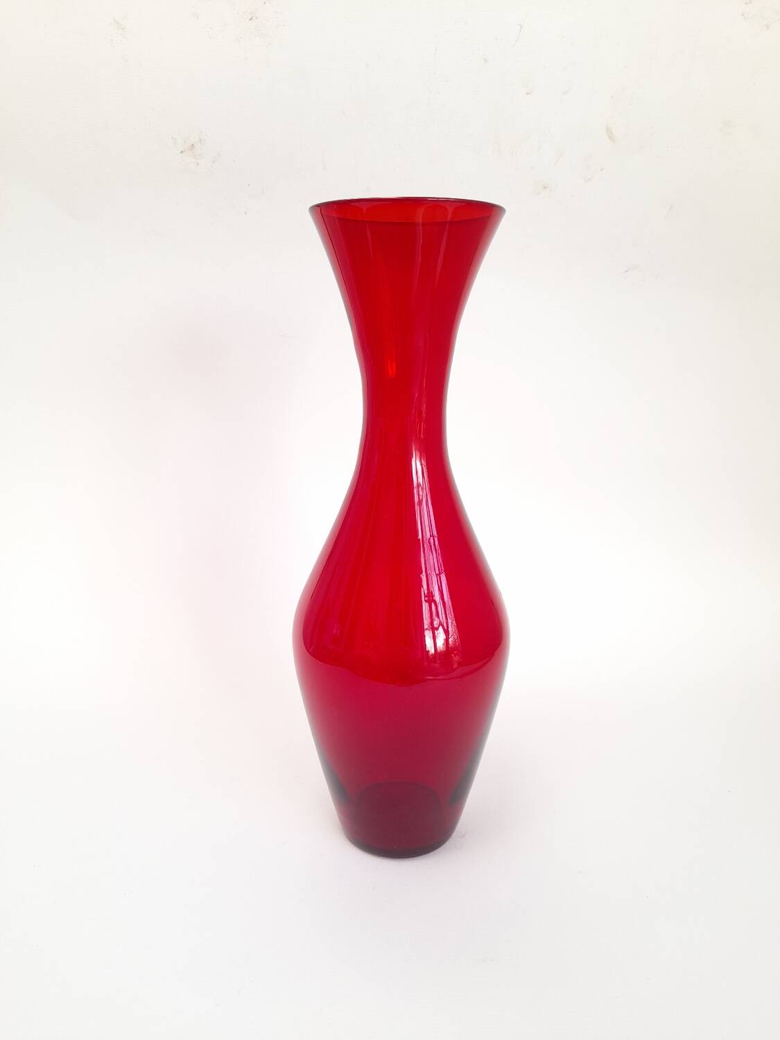 Red vase Monica Bratt for Reijmyre glassworks