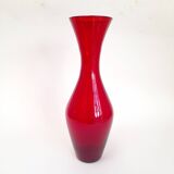 Red vase Monica Bratt for Reijmyre glassworks