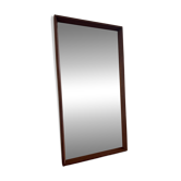 Beau miroir vintage en teck danois avec des bords en onglet et de jolis détails en laiton.