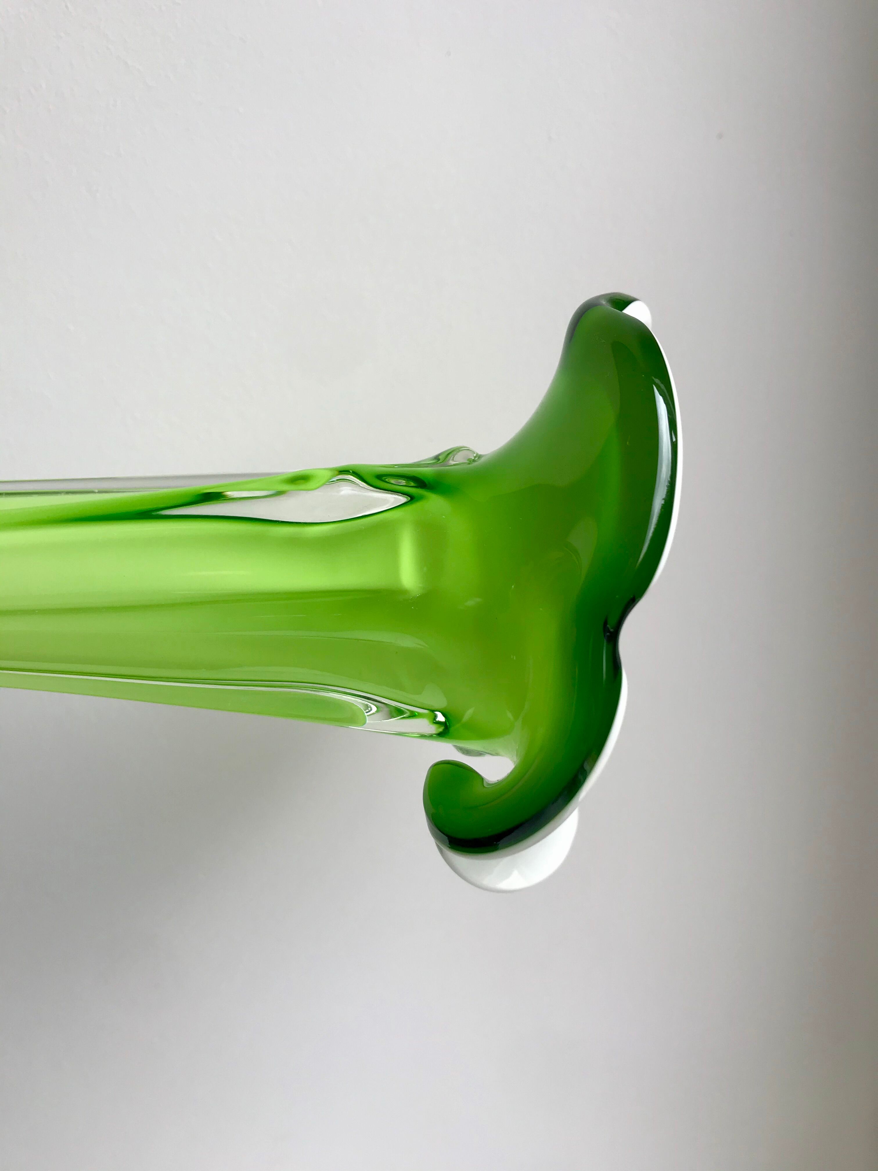 large soliflore vase in opaline and apple green glass Murano style 60s-70s