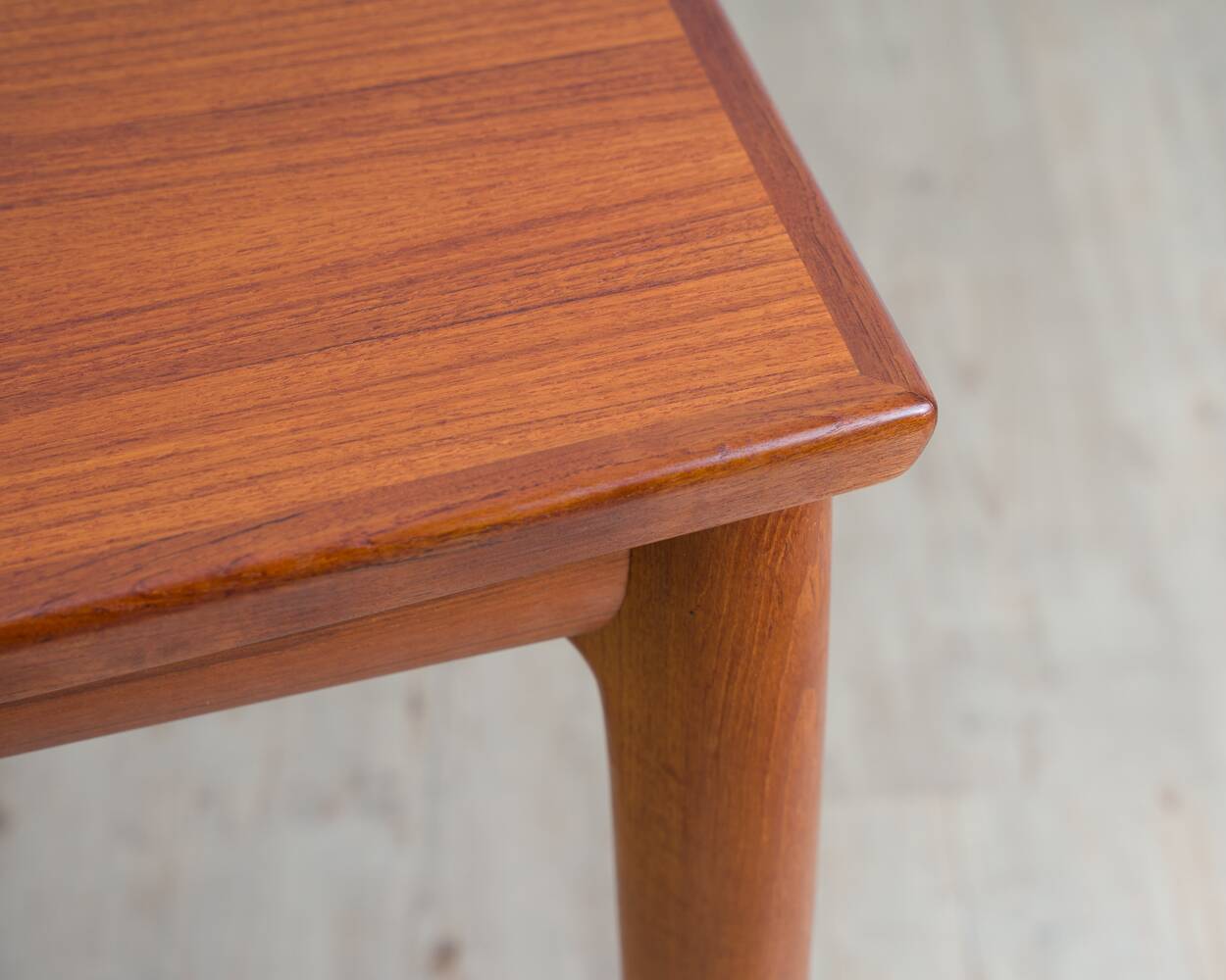 Teak dining table, made in Denmark, by the company Glos.
