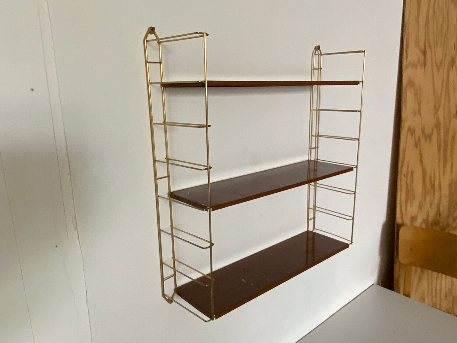 Tomado shelf