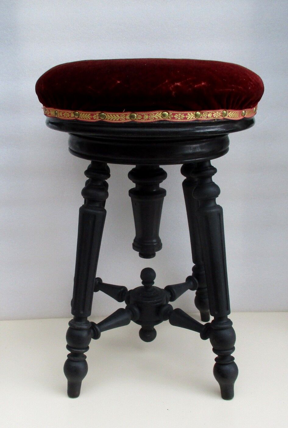 Napoleon III piano stool