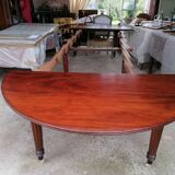 Round mahogany table 145 diameter