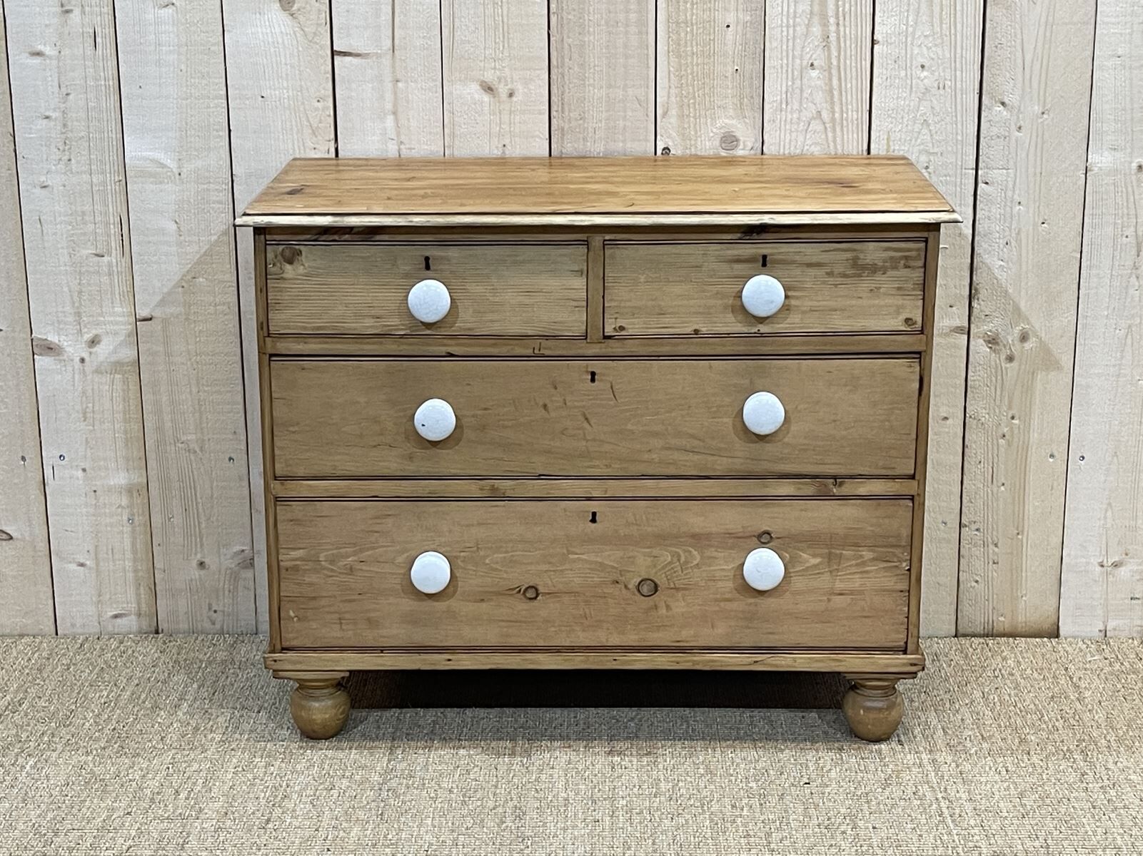 English dresser XIXth fir with its white porcelain buttons
