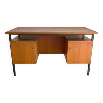 Bureau scandinave vintage avec le dos bibliothèque