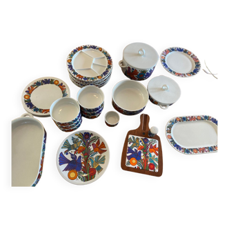 Set of acapulco tableware