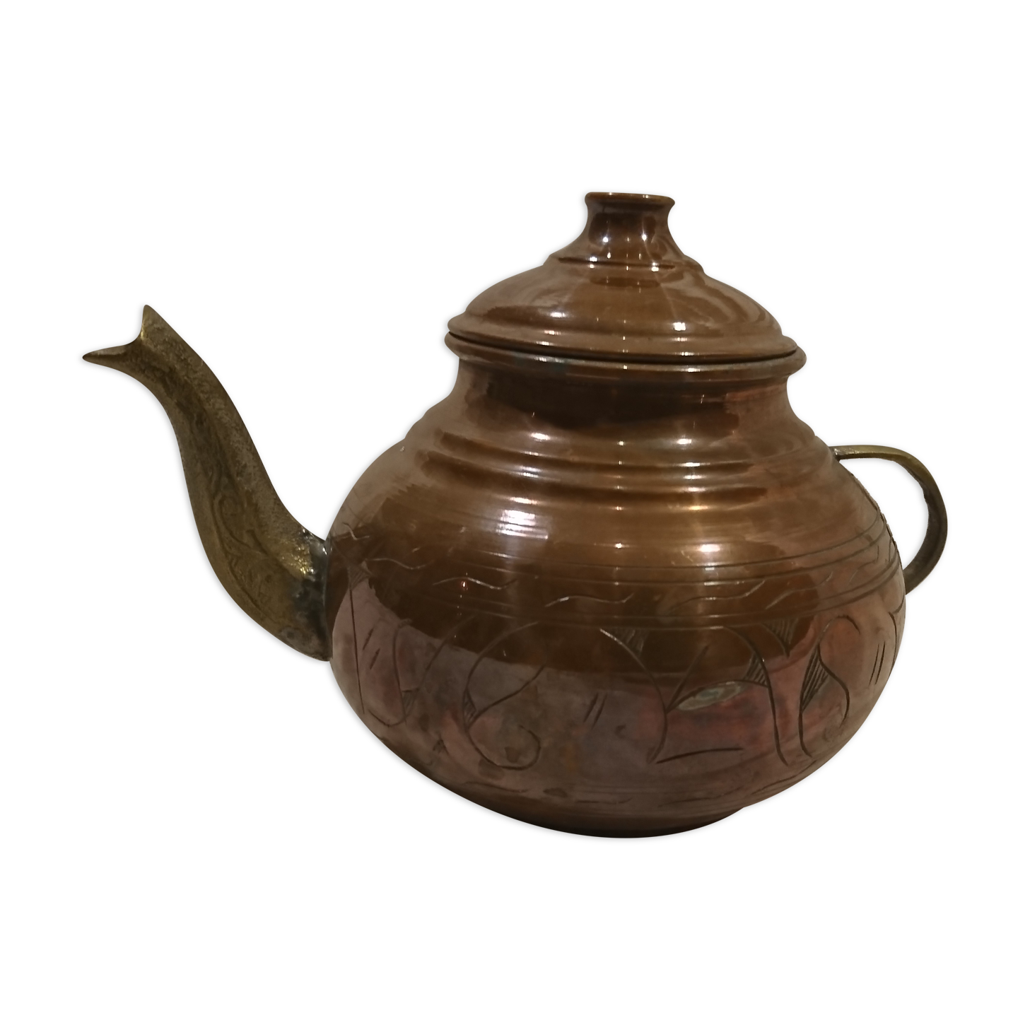 Copper and old brass theiere