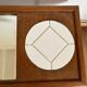 Table basse artisanale et fonctionnelle