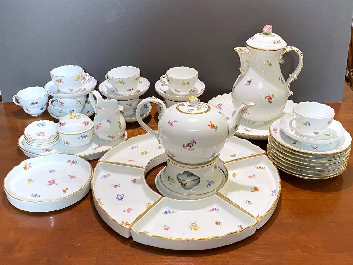 Meissen porseleinen thee- en koffieservies 'Scattered Flowers': 40-delige s