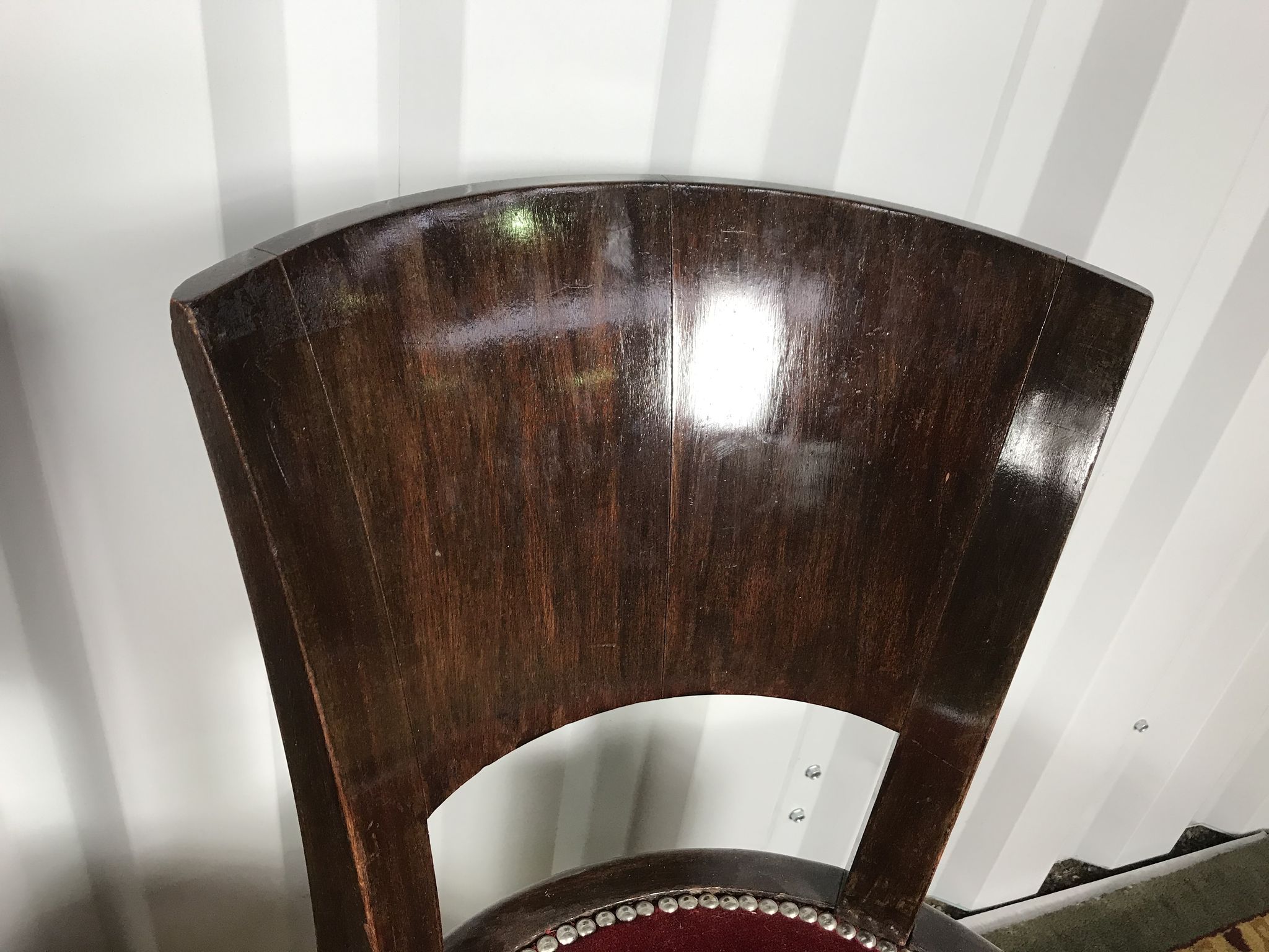 Paire de chaises époque Art Déco velours rouge