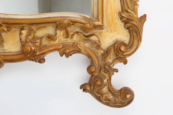Miroir décoratif intemporel de style rococo en résine dorée, Belgique années 1950