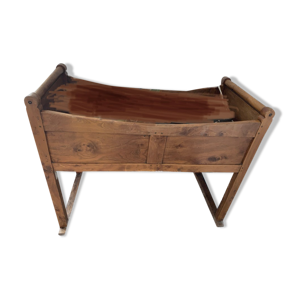 Lit ancien pour enfants en bois