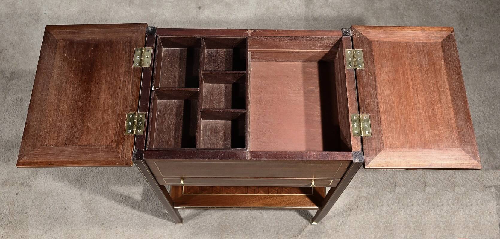 Small Mahogany Living Room Table, Directoire taste – Early 20th century