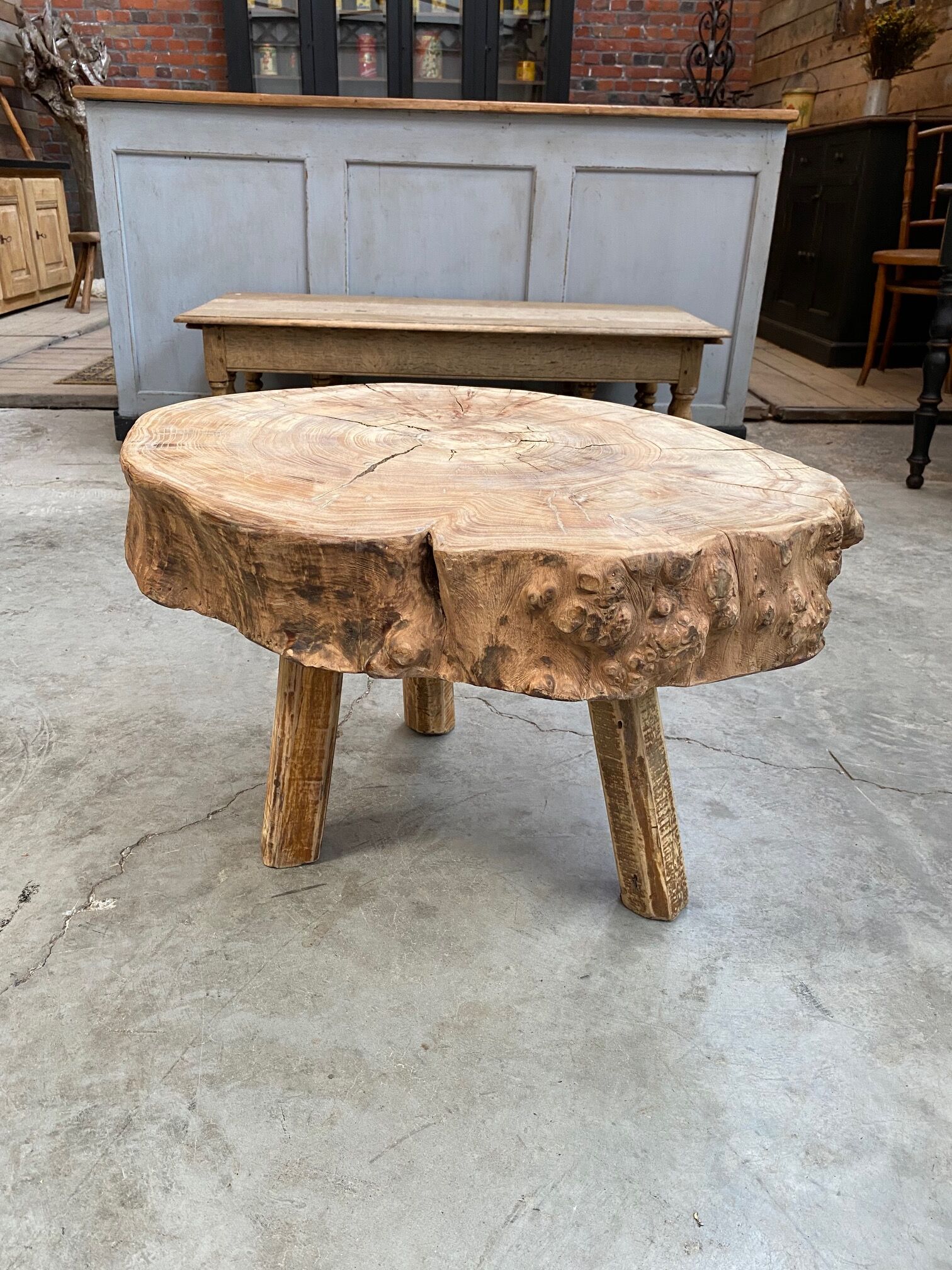 Set de 3 tables basses brutalistes
