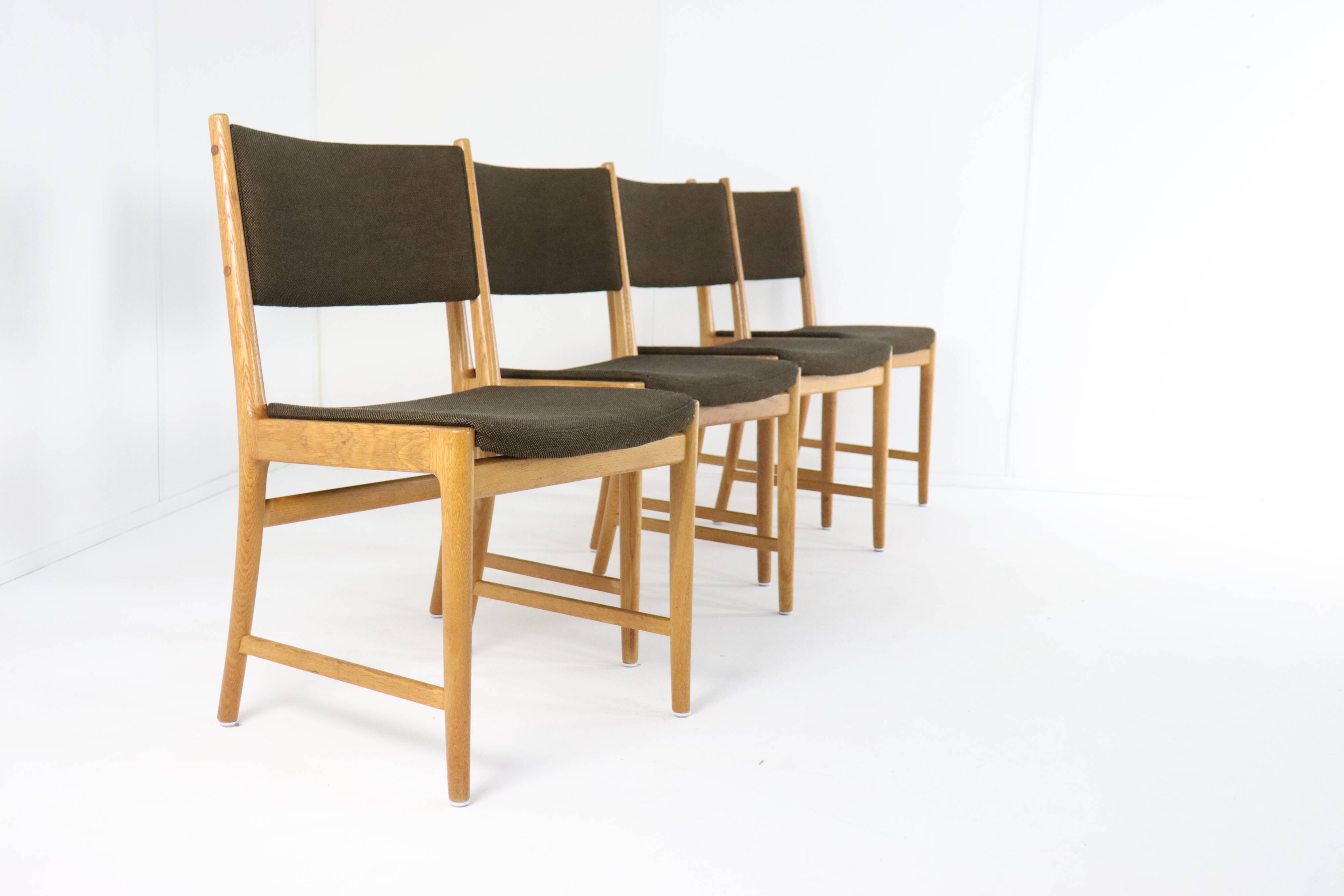 Set 4 Kai Lyngfeldt Larsen voor Soren Willasden stoelen