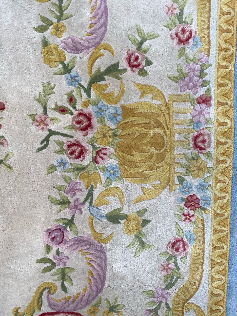 Vintage soapy style rug or Aubusson Tufté hand 170x235 cm