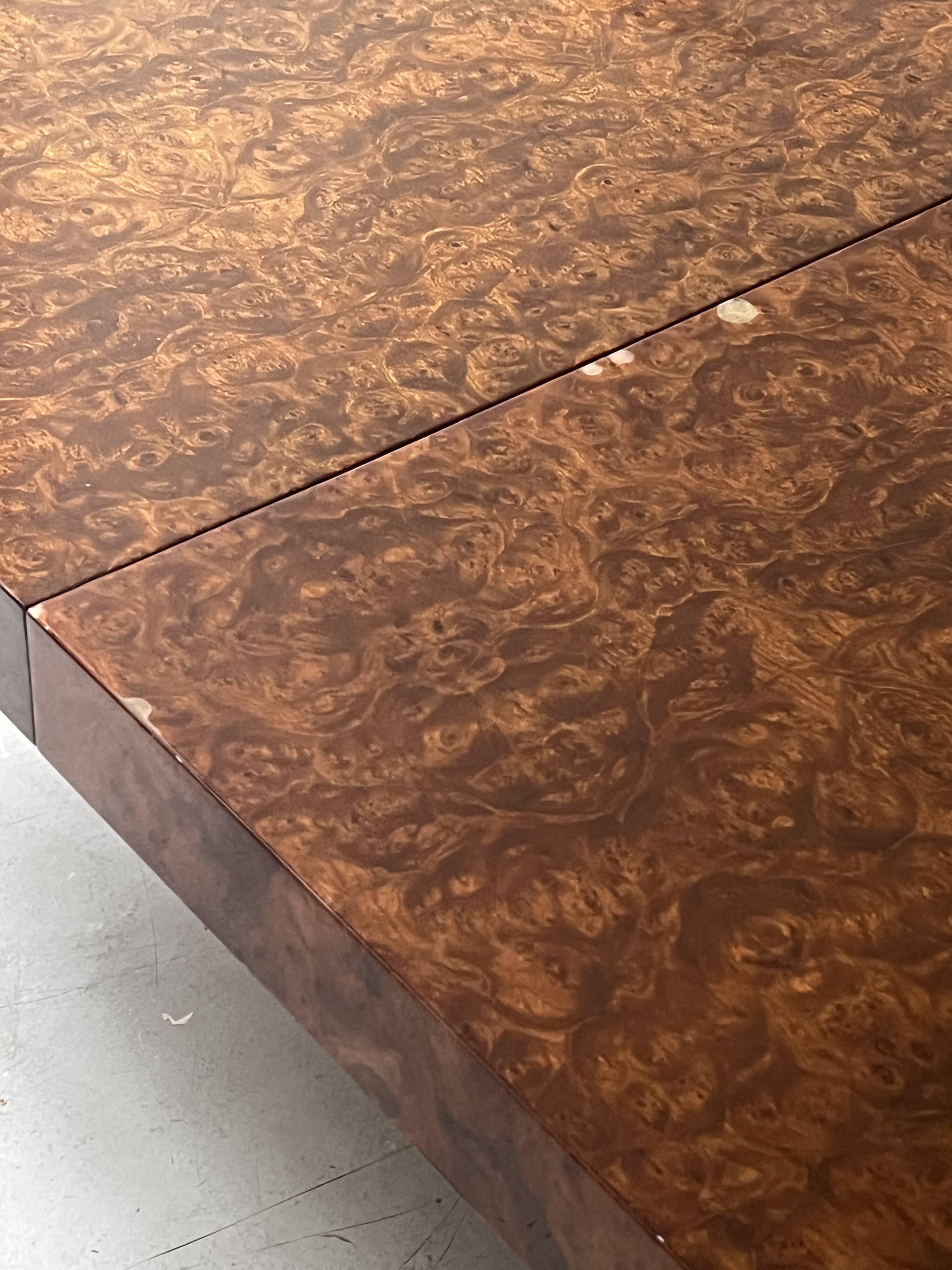 Table basse bar à tiroir en loupe d'orme, Maison Lancel 1970
