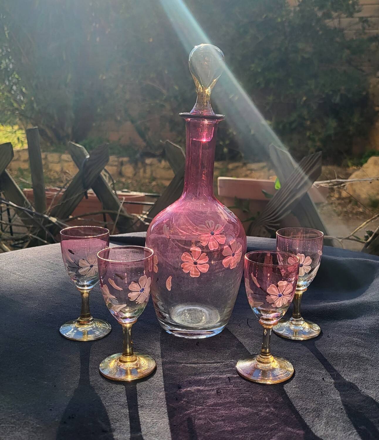 Enamelled pink liquor service