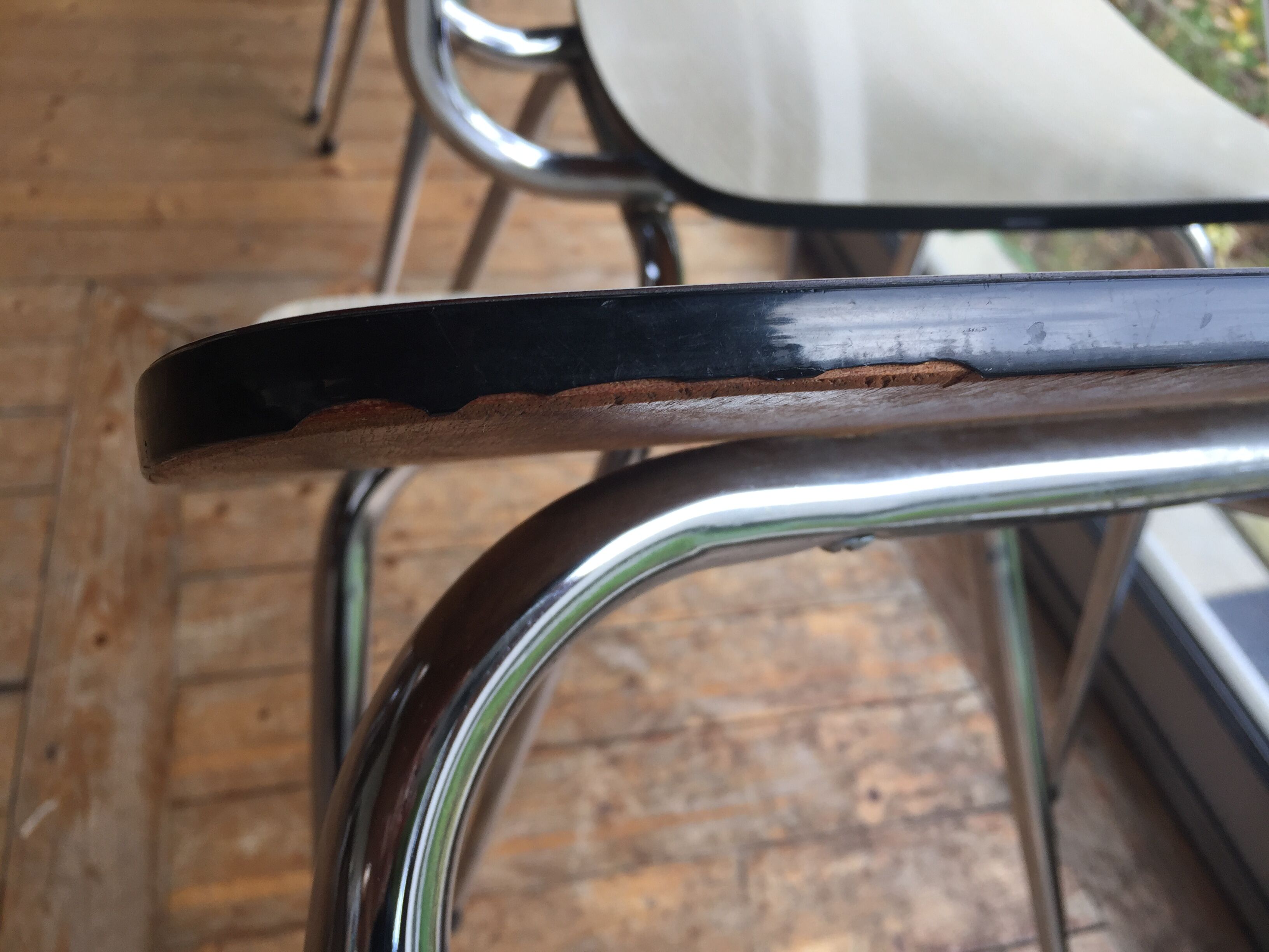 Table formica - 4 matching chairs