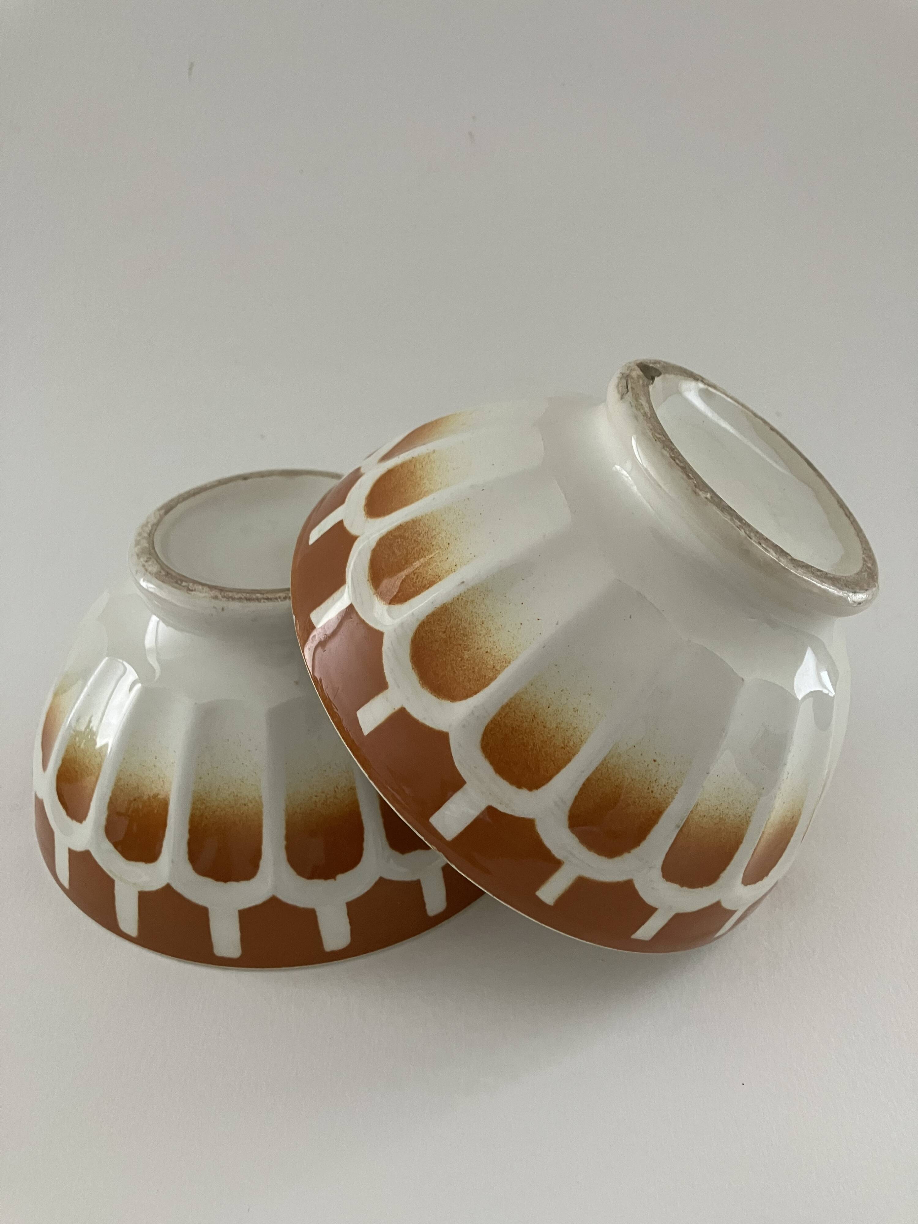 Paire d'anciens bols