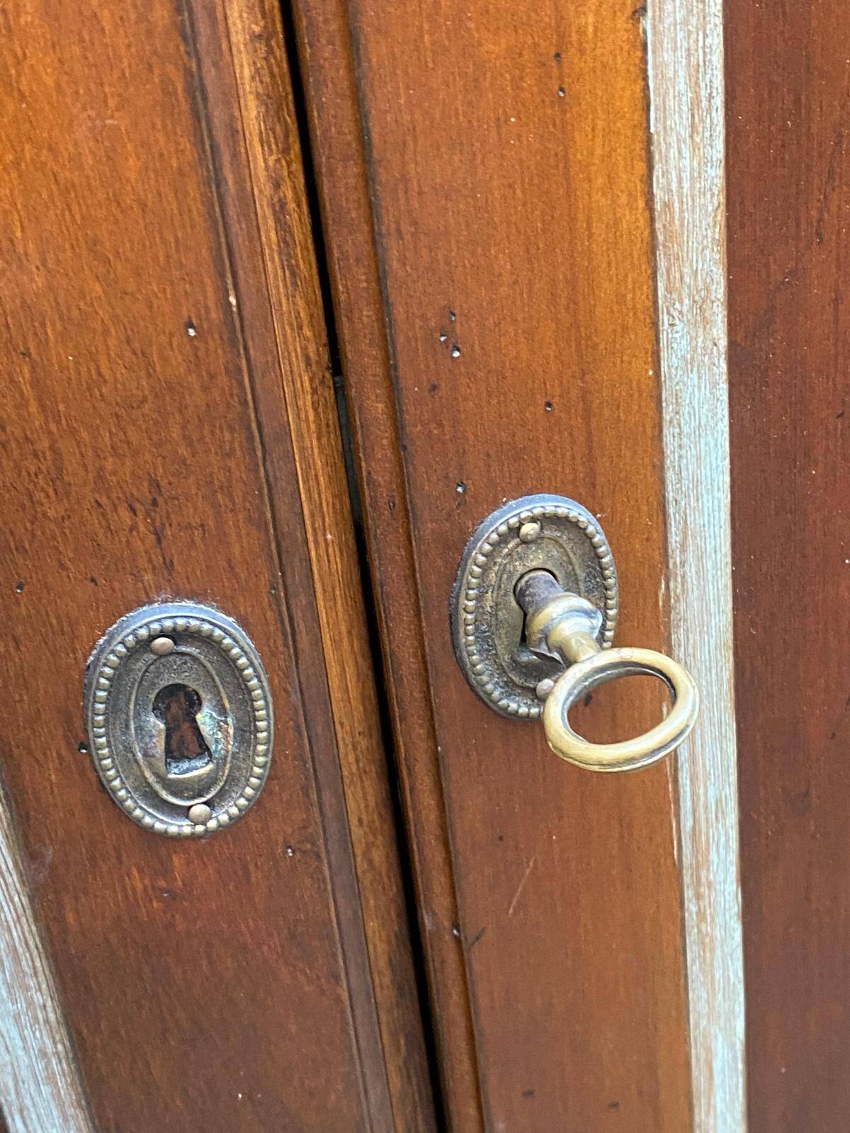 19th-century quarter-round oak solid wood corner library